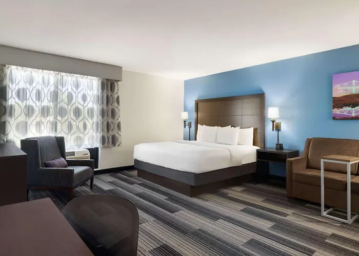 La Quinta By Wyndham Springfield Airport Plaza