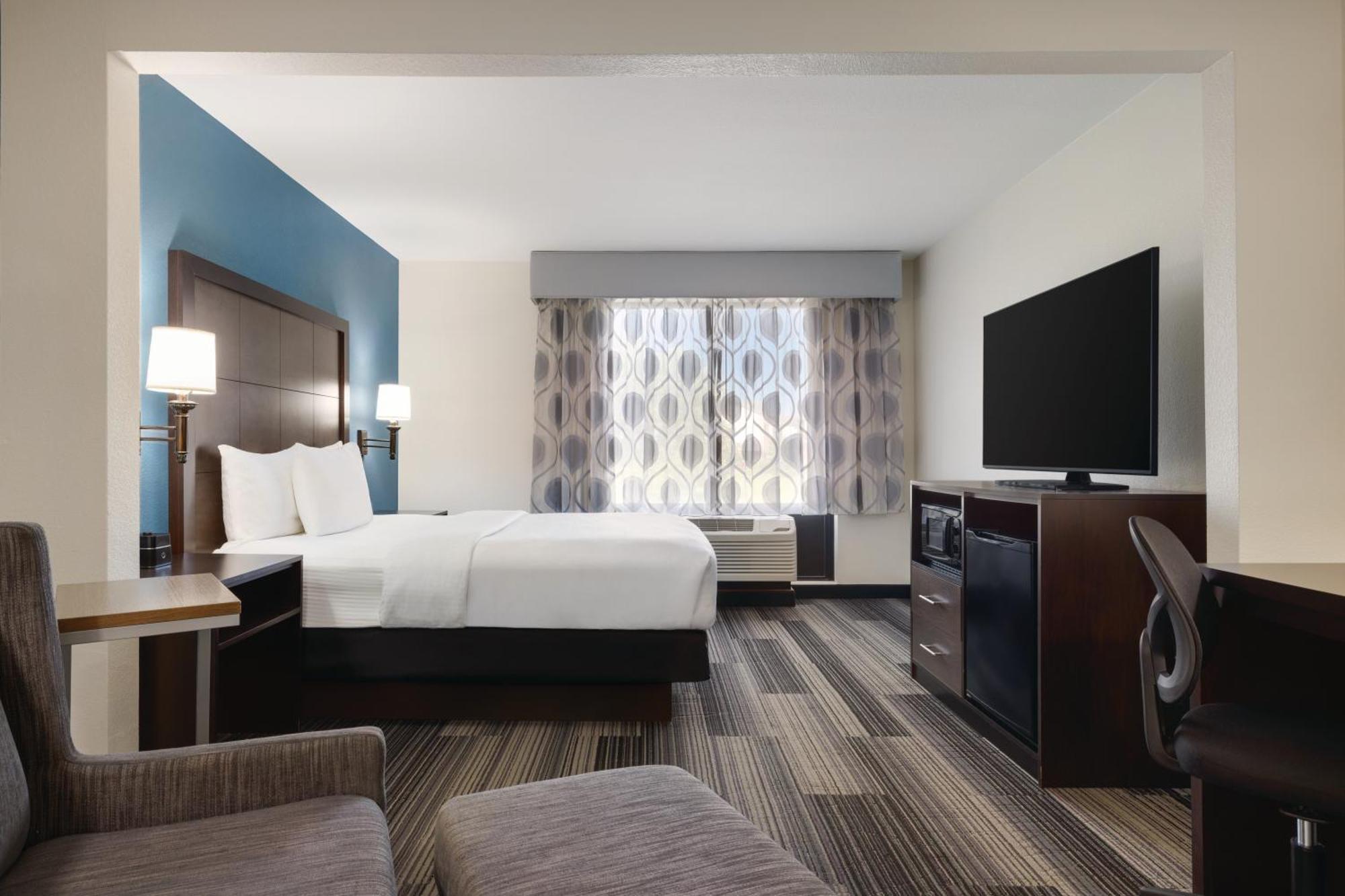 La Quinta By Wyndham Airport Plaza Hotel 3*