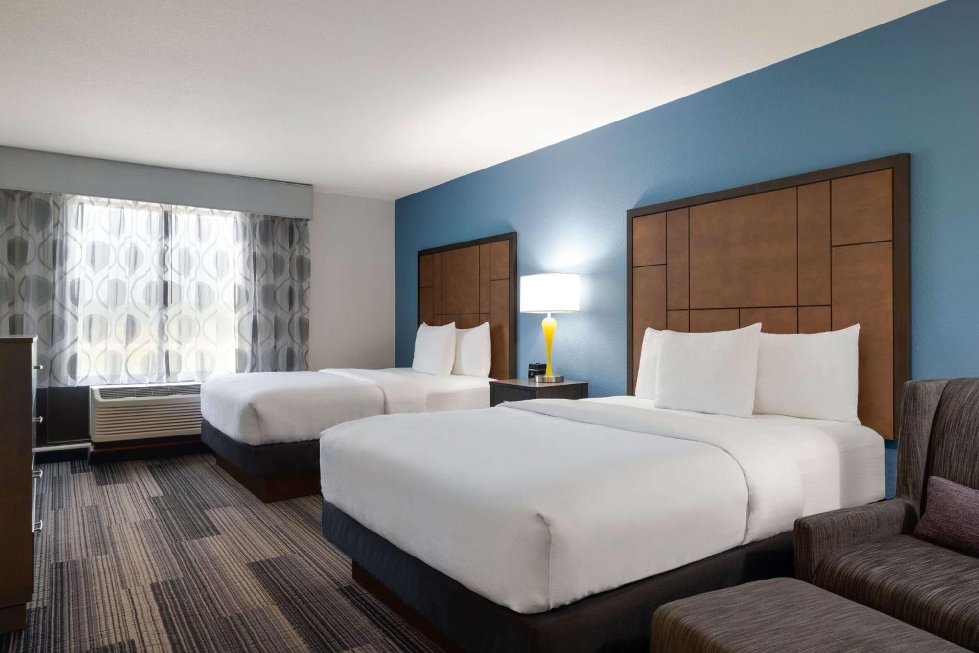 La Quinta By Wyndham Airport Plaza Hotel 3*