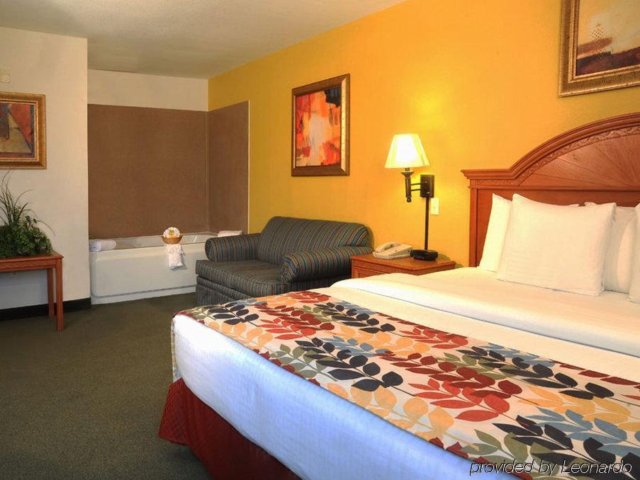 La Quinta By Wyndham Airport Plaza Hotel Springfield