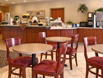 Hotel La Quinta By Wyndham Airport Plaza 3*