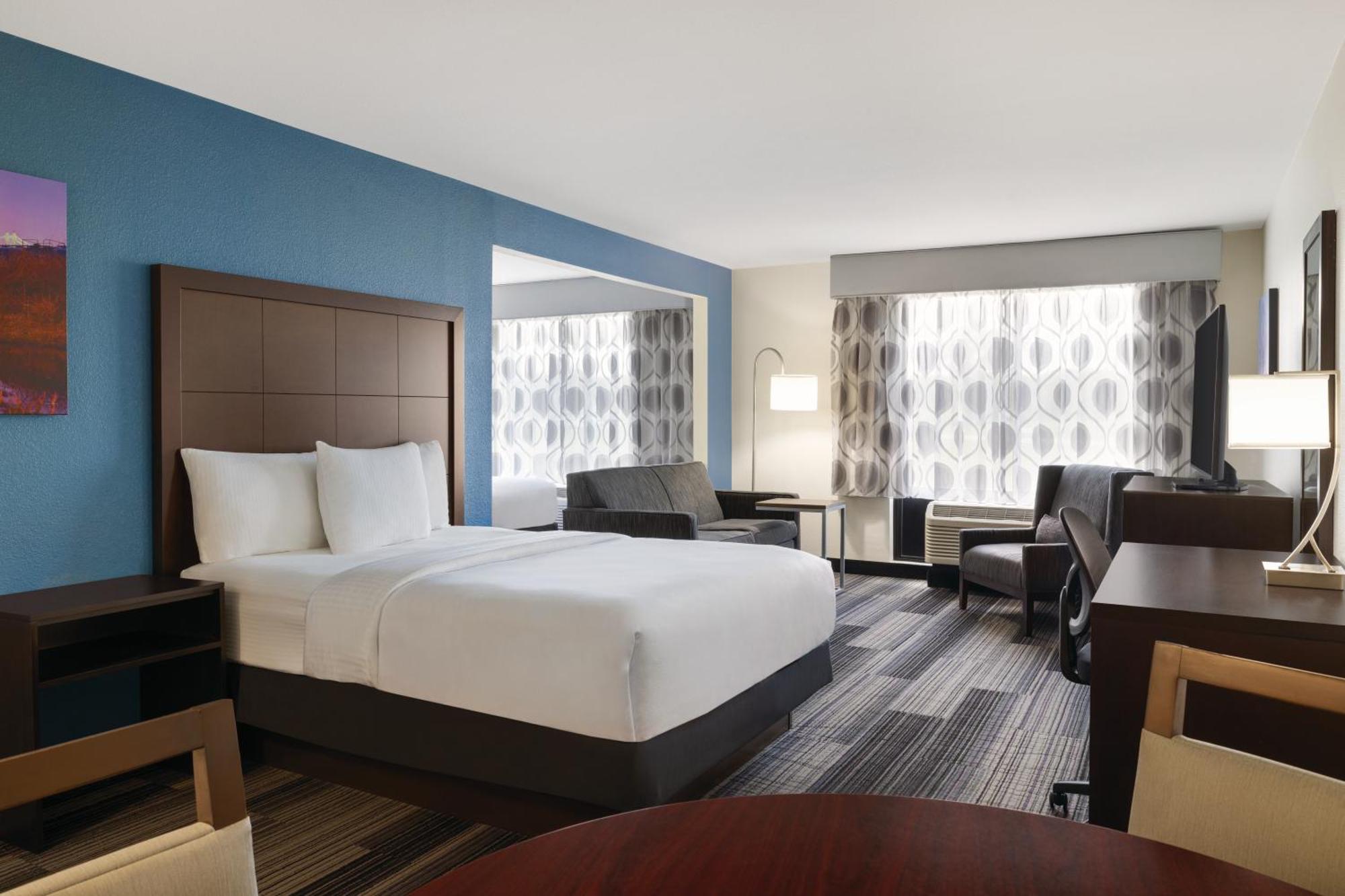 La Quinta By Wyndham Airport Plaza Hotel 3*