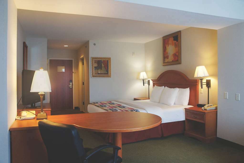 La Quinta By Wyndham Airport Plaza 3*