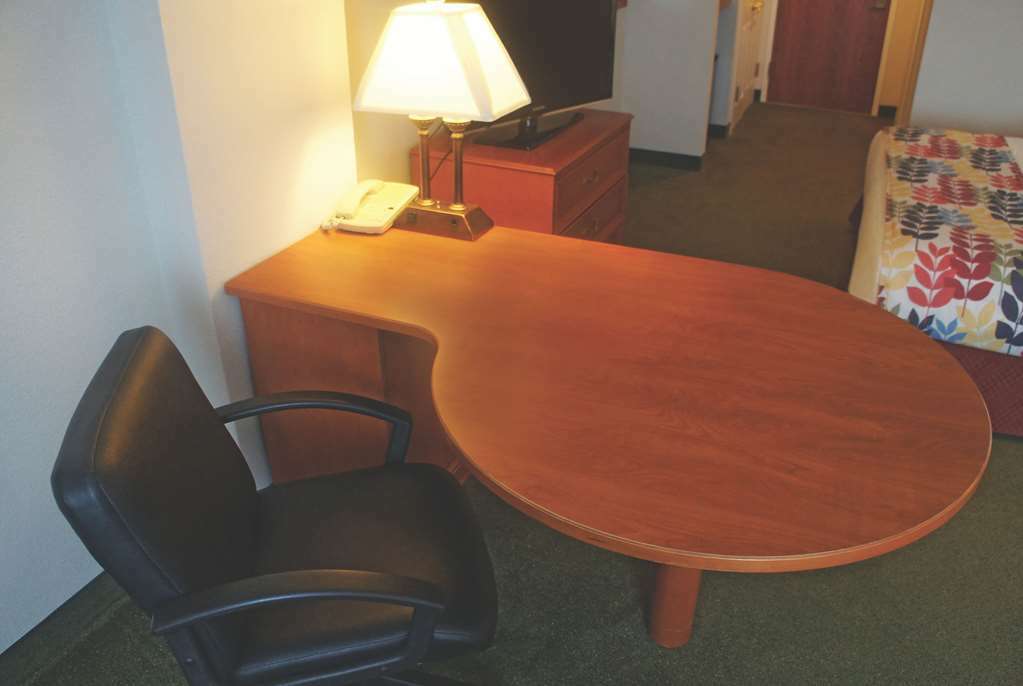 La Quinta By Wyndham Airport Plaza Hotel 3*